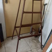 چهار پایه فلزی