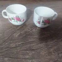 فنجان گل سرخی قدیمی و جا شمعی