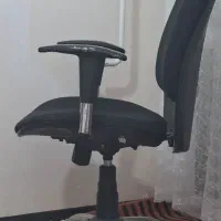 صندلی گردان جادار دار