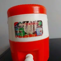 کلمن کوچک|ظروف نگهدارنده، پلاستیکی، یک‌بارمصرف|بهارستان, |دیوار