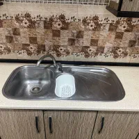 کابینت در حد نو همراه با گاز ، هود ، سینک و جزیره