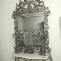 آینه و شمعدان با میز کنسول