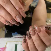 آموزش حرفه ای کاشت ناخن