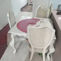 میزغذاخوری به همراه چهار عدد صندلی