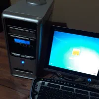 سیستم کامپیوتر رومیزی قدیمی (الجی LCD/کیس/کیبورد)