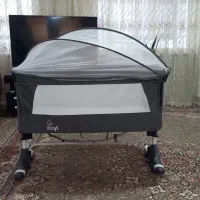 گهواره و تخت کنار مادر زویه