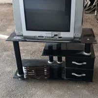 تلوزیون و میز تلوزیون و دیجیتال