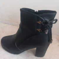 یک جفت نیم بوت نو|کیف، کفش، کمربند|گرمدره, |دیوار