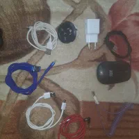 تعدادی کابله شارژوتعداد2عددAUX وگلگی فس شارژ اصلئ