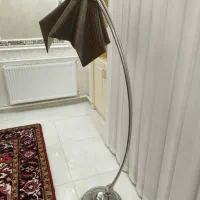 آباژور ایستاده