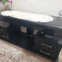 میز تلویزیون شیشه ای