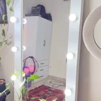 اینه چراغدار سفید