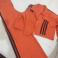 تعدادی لباس در حد نو