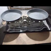 ترازوی کفه ای قدیمی،یک کیلویی و بیست کیلویی