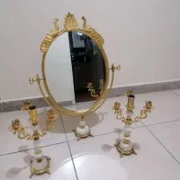 آینه برنزی با یک جفت شمعدان