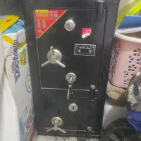 فروش گاوصندوق ایران کاوه دو طبقه یک متری درحد نو
