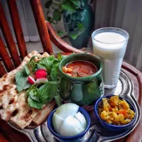 استخدام صبحانه زن مسلط به دیزی‌ و غذا بازاری