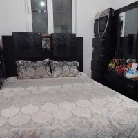 تخت دونفره و میز آرایش و دراور و پاتختی