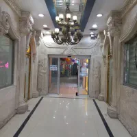 فروشنده خانوم لباس زنانه