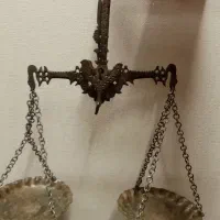 ترازوی آنتیک با شاهنگ استثنایی