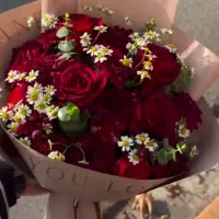 همکار گلفروشی خانم