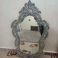آینه بزرگ و شمعدان