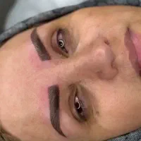 آموزش و انجام خدمات آرایش دائم