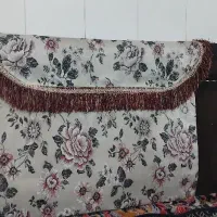 پشتی در حد نو