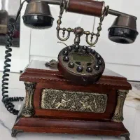 تلفن رو میزی آنتیک عتیقه طرح قدیم چوبی بسیار زیبا|کلکسیون اشیاء عتیقه|مشهد, حجت|دیوار