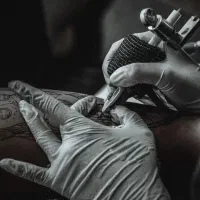 اجاره سالن جهت خدمات تتو بدن /فیبروز