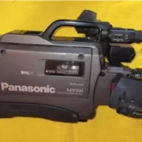 دستگاه مونتاژ فیلمبرداری قدیمی ویک عدد دوربین ۳۵۰۰