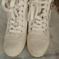 کتونی زنانه برشکا اصل درحدنو