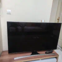 تلویزیون 48اینچ یه گوشش شکسته