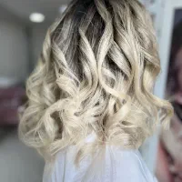 انجام کلیه ی خدمات زیبایی