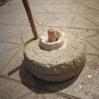 آسیاب دستی (هاره) قدیمی|کلکسیون اشیاء عتیقه|سنندج, |دیوار