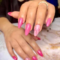 مرکز کاشت ناخن و مژه تخصصی، مینا عظیمی