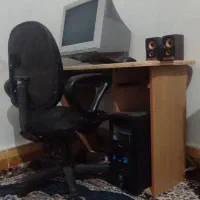 کامپیوتر به همراه همه وسایل