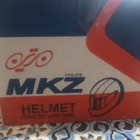 کلاه کاسکت و اینه