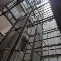 دو نفر استاد کار داربست دو نفر وردست