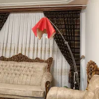 آباژور کنار مبلی خمیده بسیار زیبا و عالی