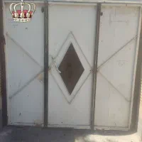در حیاط سه لک