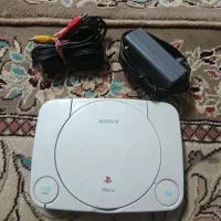 پلی استیشن و سیم شارژر موبایل