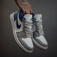 کتونی جردن ۱ طوسی پشت سرمه ای کلاسیکG|کیف، کفش، کمربند|تهران, پرستار|دیوار