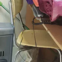 صندلی چوبی با پایه فلزی