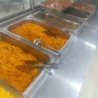 نیازمند نیروی کار در بیرون بر پیک موتوری