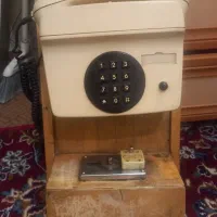 تلفن سکه ای قدیمی دیواری