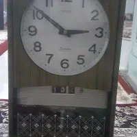 ساعت قدیمی تقویم دار
