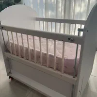 تخت کنار مادر برند آپادانا