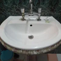 حوض روشویی وشیر آب سرد وگرم