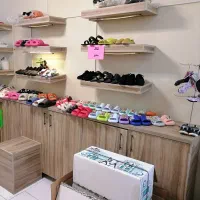 دکور مغازه، ویترین مغازه، پیشخوان، قفسه فروشگاهی